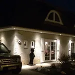 Beach Bungalow Hellevoetsluis بيت للعطل *