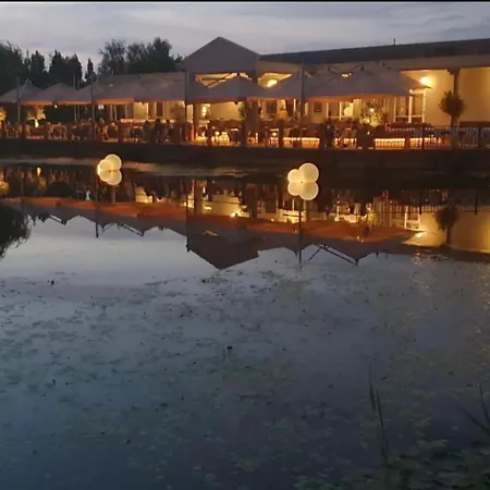 Beach Bungalow Hellevoetsluis 別荘 *