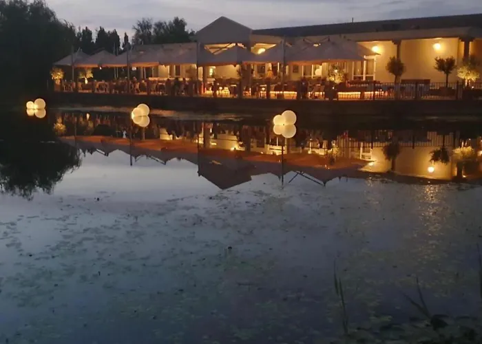 Beach Bungalow Hellevoetsluis 別荘 *