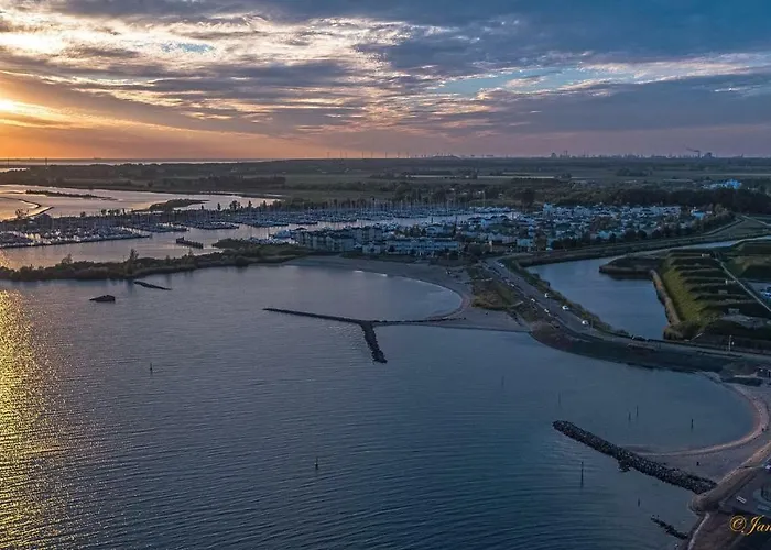 Beach Bungalow Hellevoetsluis 別荘 ヘレヴートスライス